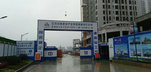 山东温江恒大项目成品玻璃钢化粪池安装现场